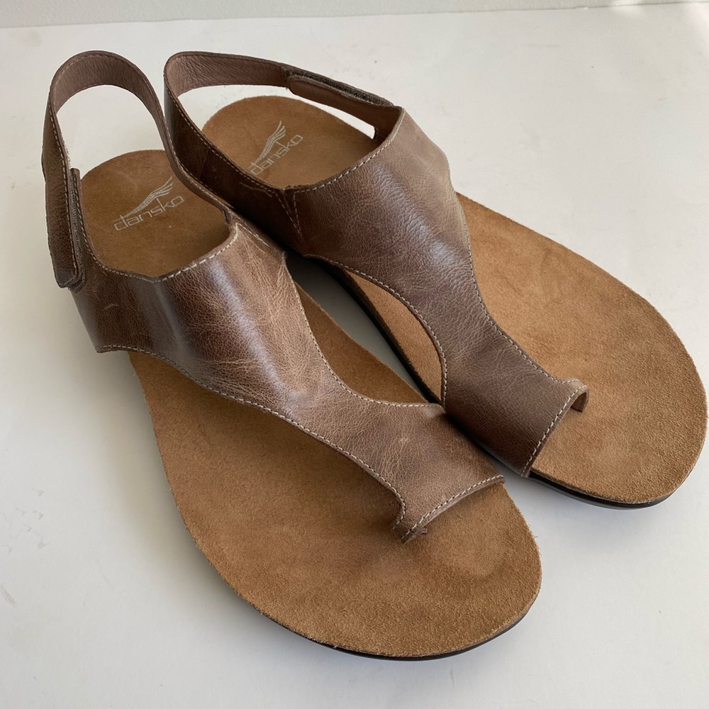 Dansko Women's Brown Reece Toe Loop Sandal Size 43